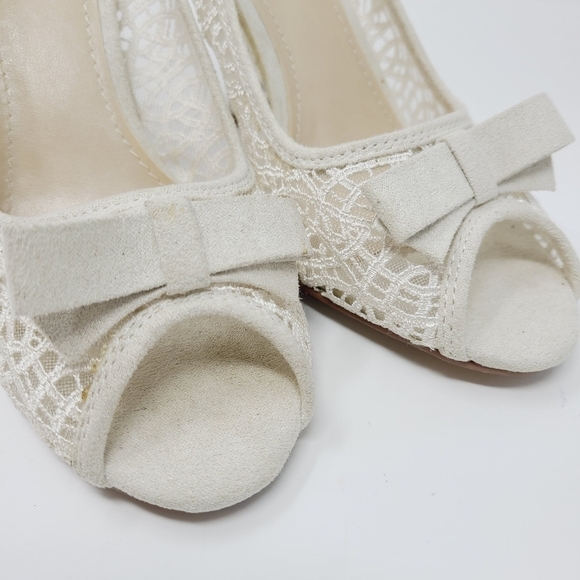 Rouge Helium | White Lace Design Aliyah Peep Toe Wedding Heels (Size 7.5) - Picture 5 of 13